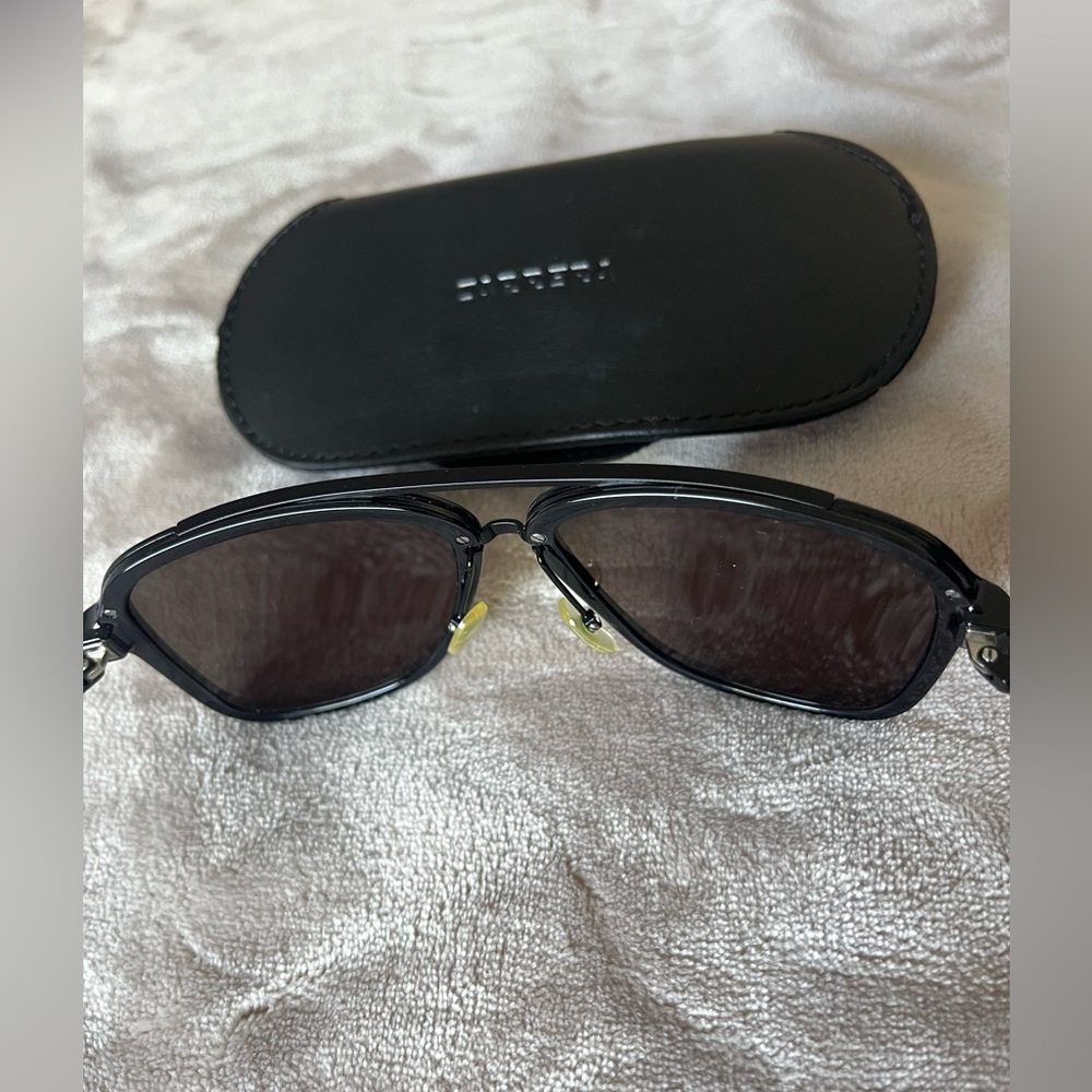 Carrera Classic Black Sunglasses with Case Excellent Condition - Picture 2 of 6